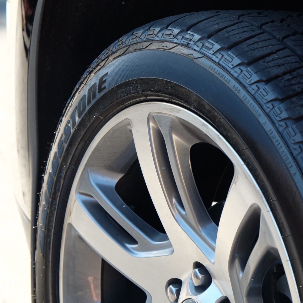 waterproof-tire-shine